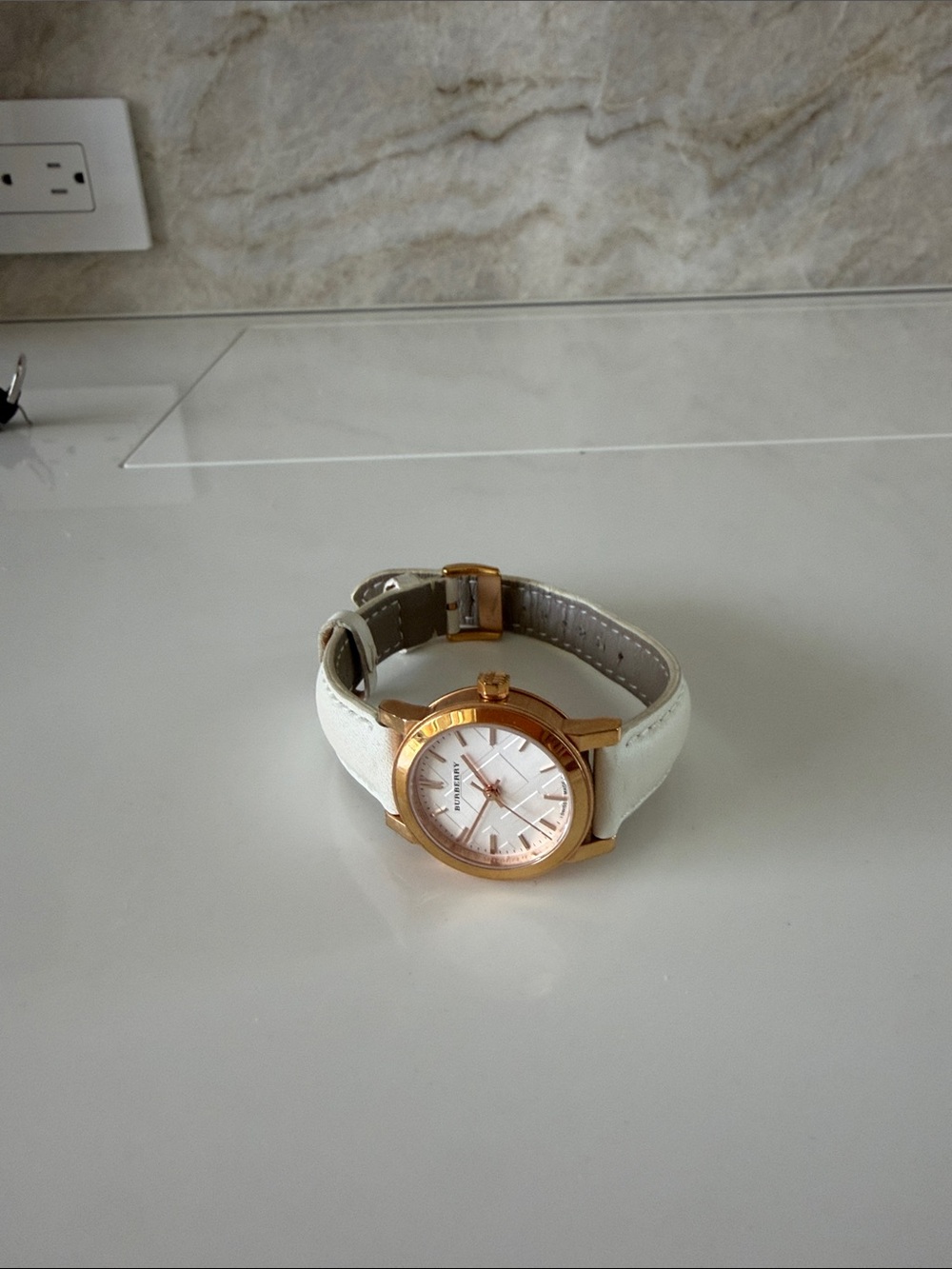 Burberry White Leather Strap Gold-Tone Sapphire Crystal Round Watch - Picture 5 of 6